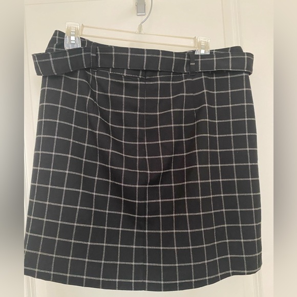 FINAL SALE Banana Republic Black Checkered Skirt with Buttons EUC - Picture 4 of 5